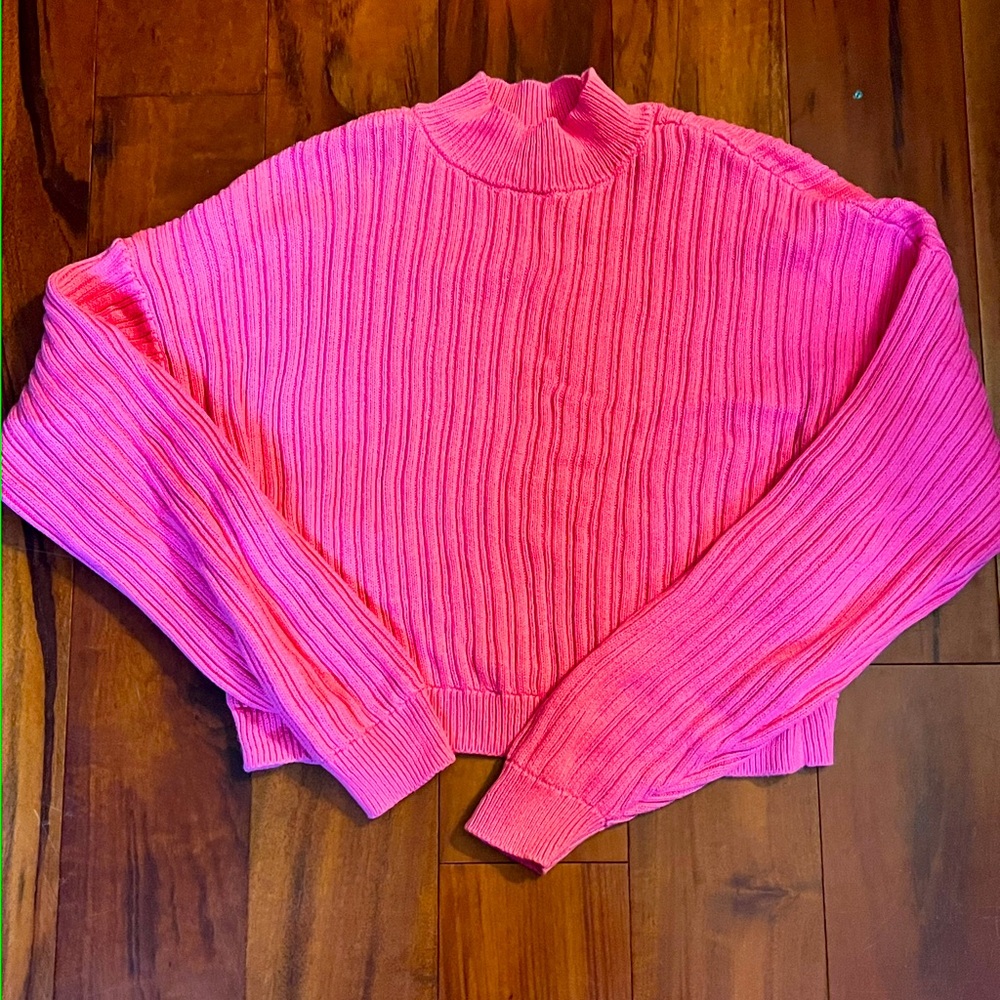 Hollister cropped mock neck sweater like new! Small